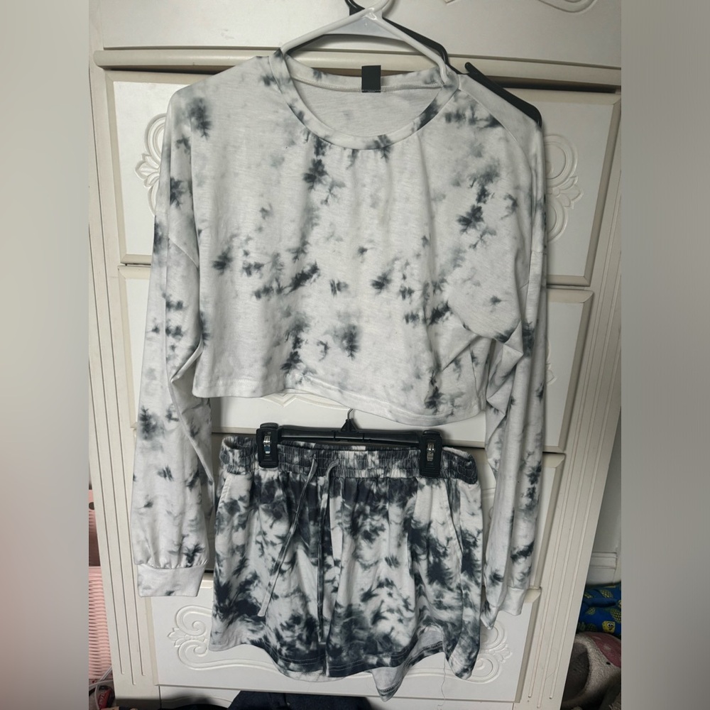 Tie Dye MEDIUM lounge set NEVER WORN